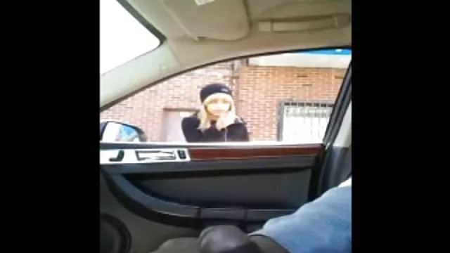 他們與計算機技術人員的陰莖產生幻覺