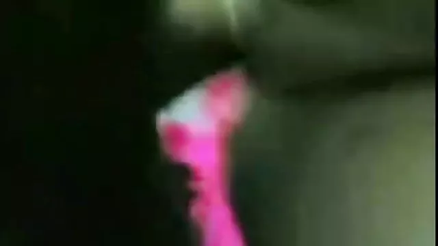 他吮吸她，直到暨在嘴裡