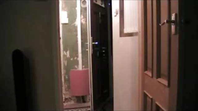 我的鄰居來看我工作，我們最終他媽的